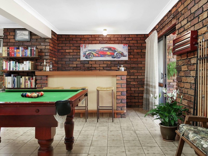 24 Robyn Street, Chapel Hill QLD 4069