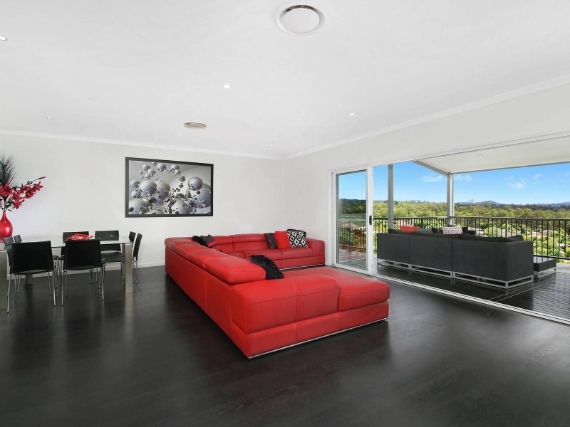 102 Gibson Crescent, Bellbowrie QLD 4070