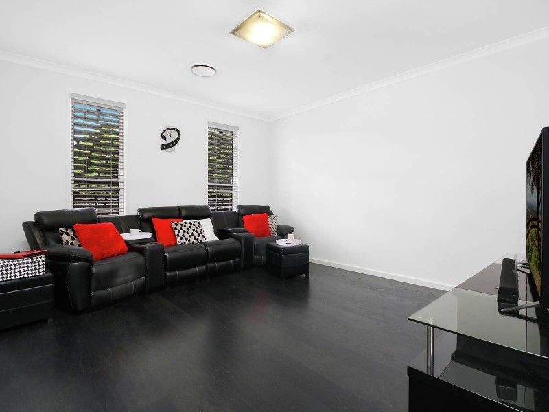 102 Gibson Crescent, Bellbowrie QLD 4070