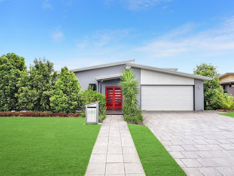 102 Gibson Crescent, Bellbowrie QLD 4070