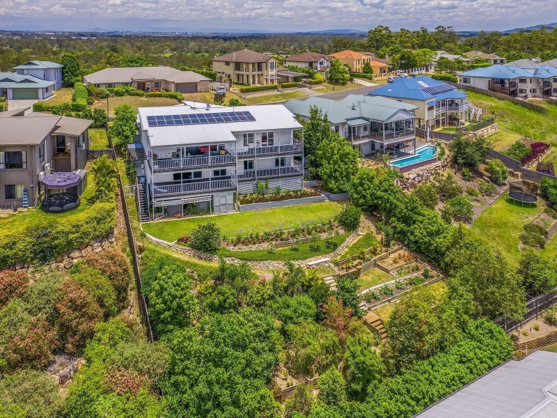 102 Gibson Crescent, Bellbowrie QLD 4070