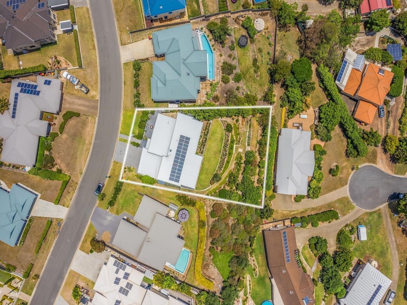 102 Gibson Crescent, Bellbowrie QLD 4070