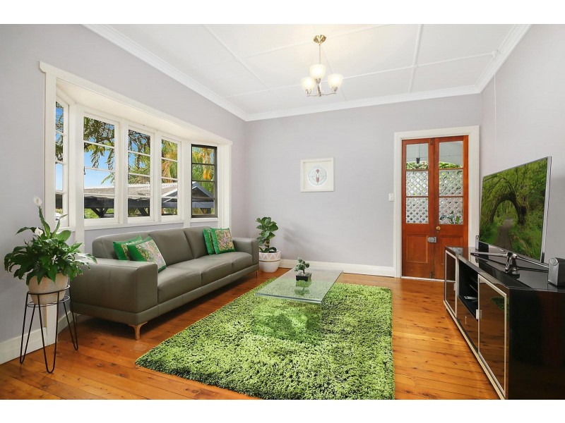 49 Burns Parade, Chapel Hill QLD 4069