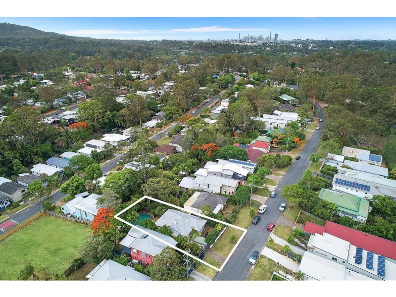 49 Burns Parade, Chapel Hill QLD 4069