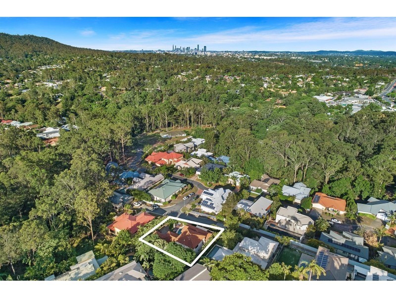 22 Grevillea Close, Chapel Hill QLD 4069