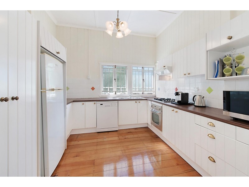 1 Lloyd Street, Camp Hill QLD 4152