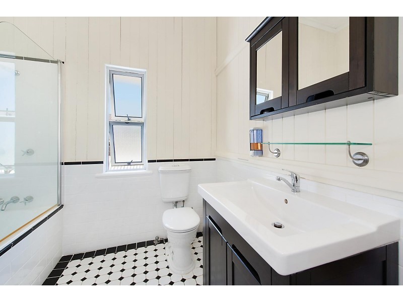 1 Lloyd Street, Camp Hill QLD 4152