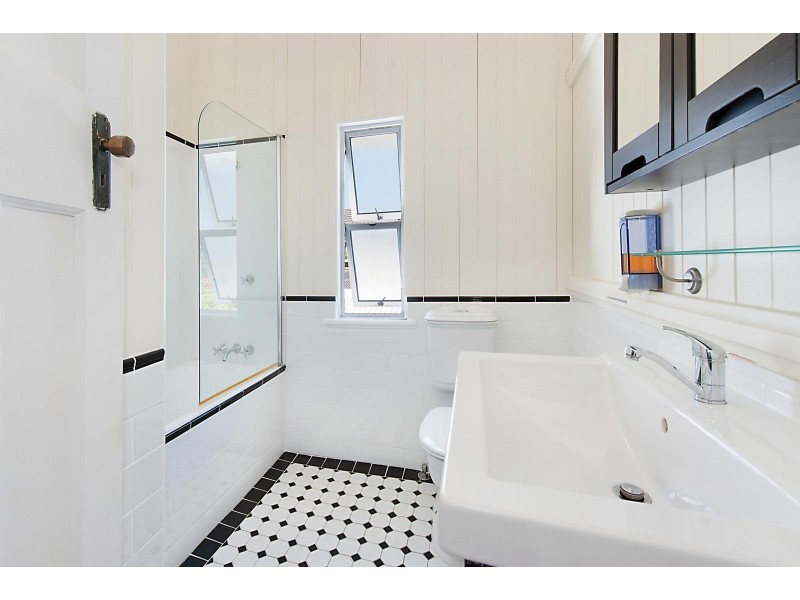 1 Lloyd Street, Camp Hill QLD 4152