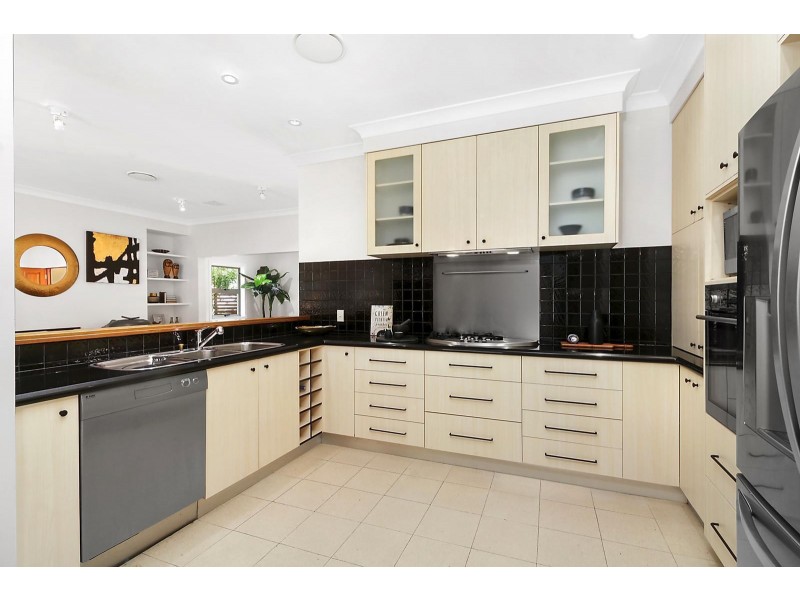 103 Ninth Avenue, St Lucia QLD 4067