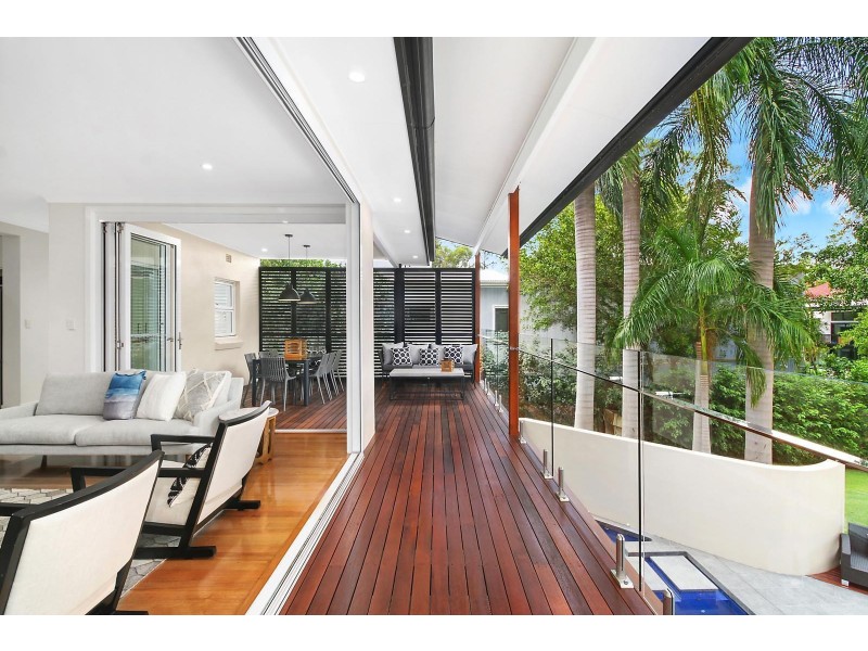 103 Ninth Avenue, St Lucia QLD 4067