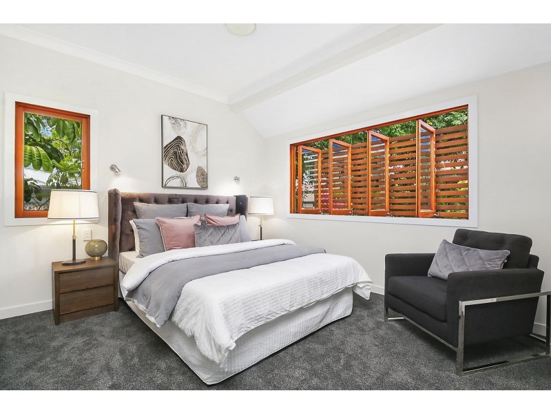 103 Ninth Avenue, St Lucia QLD 4067