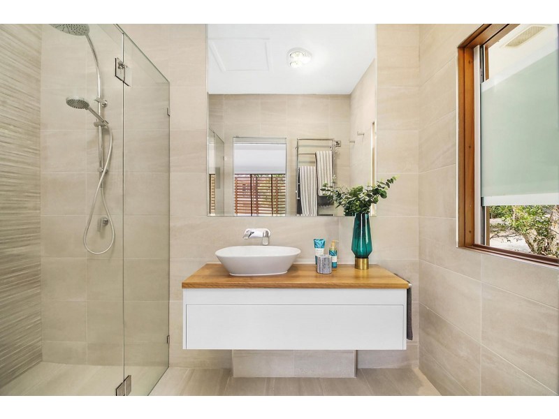 103 Ninth Avenue, St Lucia QLD 4067