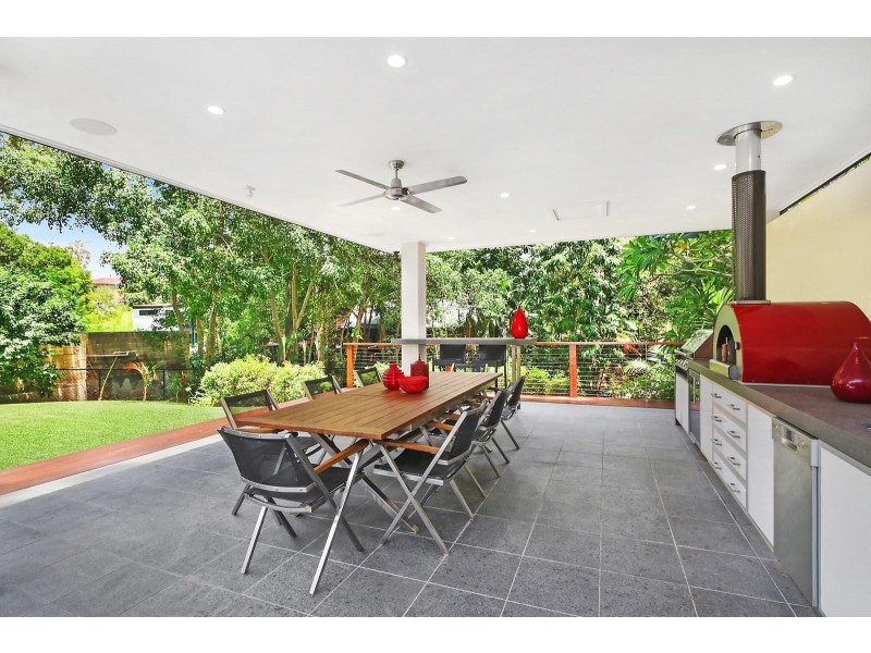103 Ninth Avenue, St Lucia QLD 4067