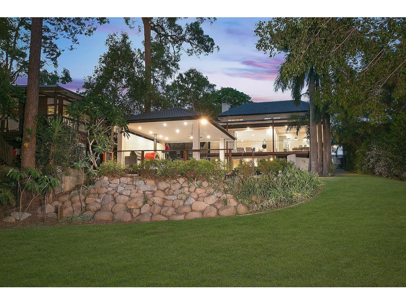 103 Ninth Avenue, St Lucia QLD 4067