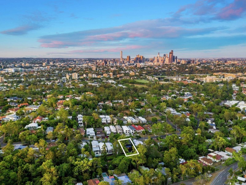 103 Ninth Avenue, St Lucia QLD 4067