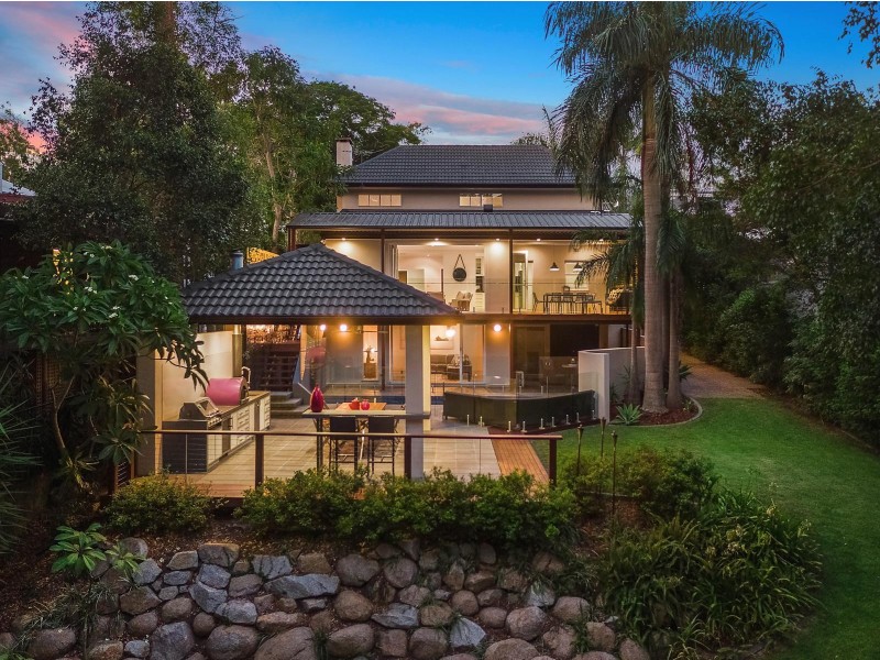 103 Ninth Avenue, St Lucia QLD 4067