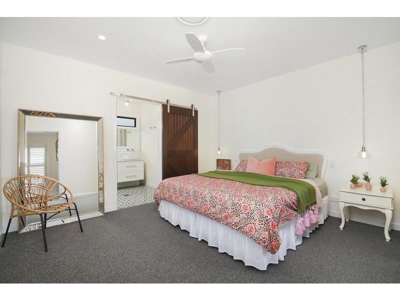 54 Meiers Road, Indooroopilly QLD 4068