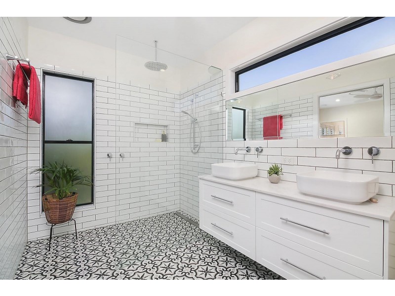 54 Meiers Road, Indooroopilly QLD 4068