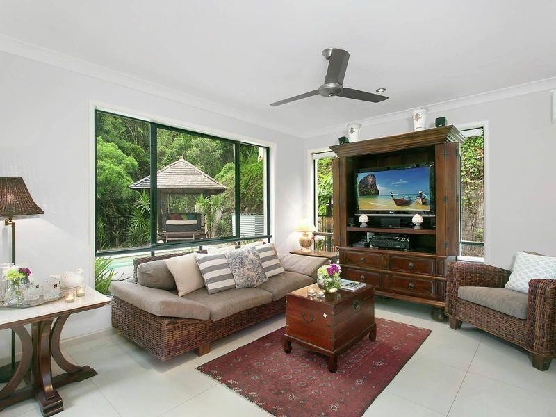 14 Summit Place, Mount Ommaney QLD 4074