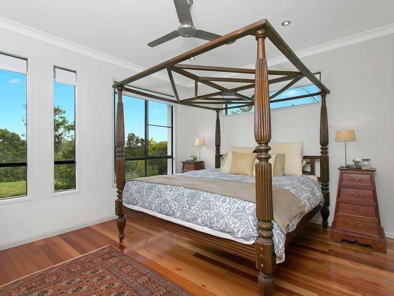 14 Summit Place, Mount Ommaney QLD 4074