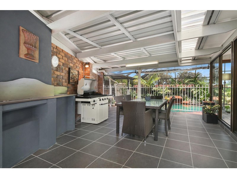 22 Owarra Avenue West, Ferny Hills QLD 4055