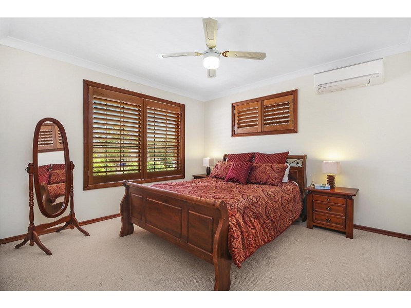 22 Owarra Avenue West, Ferny Hills QLD 4055