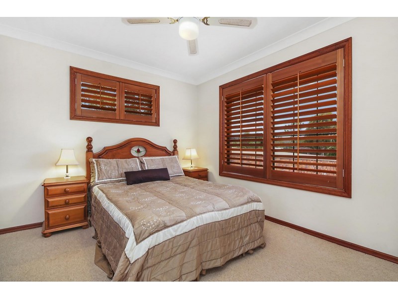 22 Owarra Avenue West, Ferny Hills QLD 4055