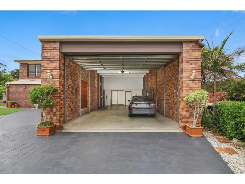 22 Owarra Avenue West, Ferny Hills QLD 4055