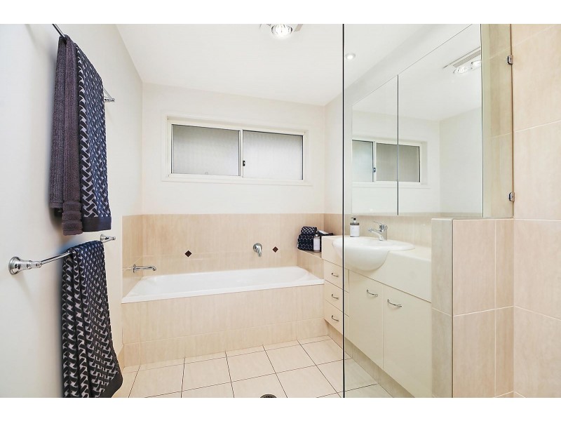 33 Highland Terrace, St Lucia QLD 4067