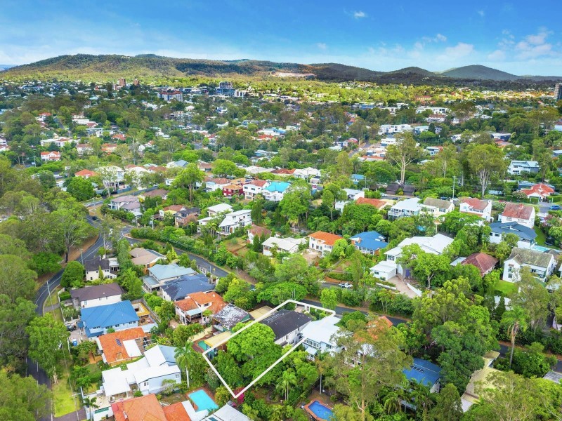 33 Highland Terrace, St Lucia QLD 4067