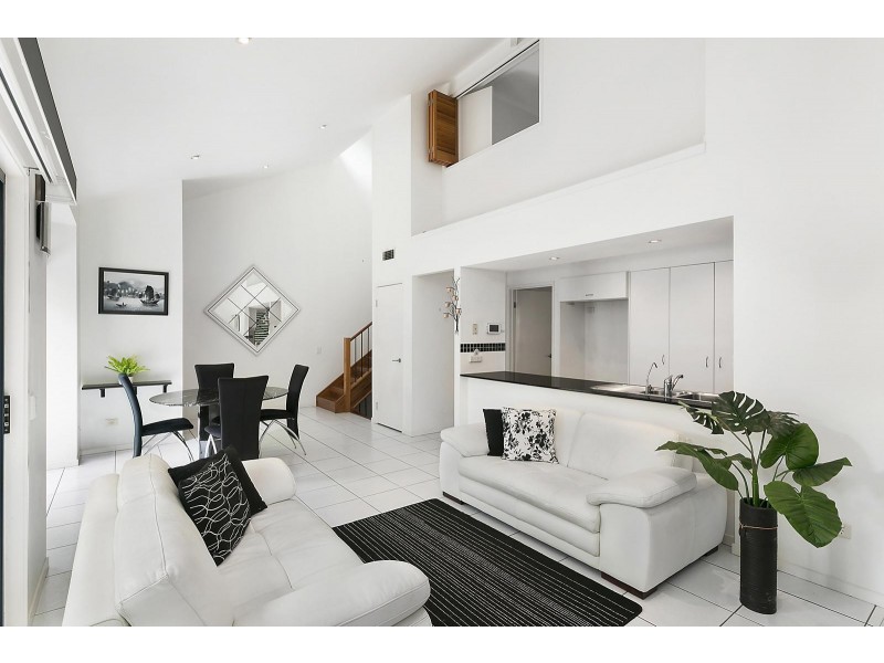 2/12 Burton Street, Indooroopilly QLD 4068