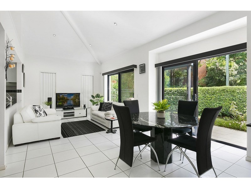 2/12 Burton Street, Indooroopilly QLD 4068