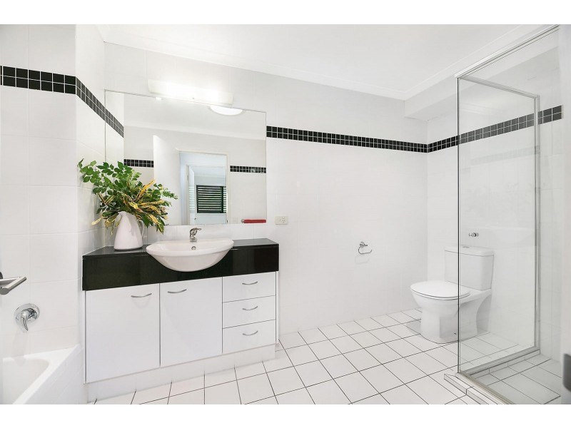 2/12 Burton Street, Indooroopilly QLD 4068