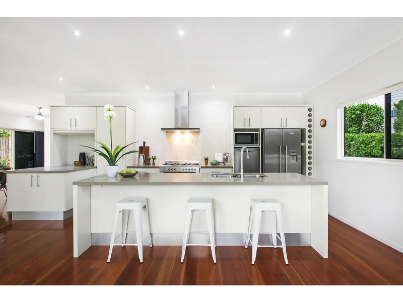 30 Woodtop Court, Ferny Hills QLD 4055