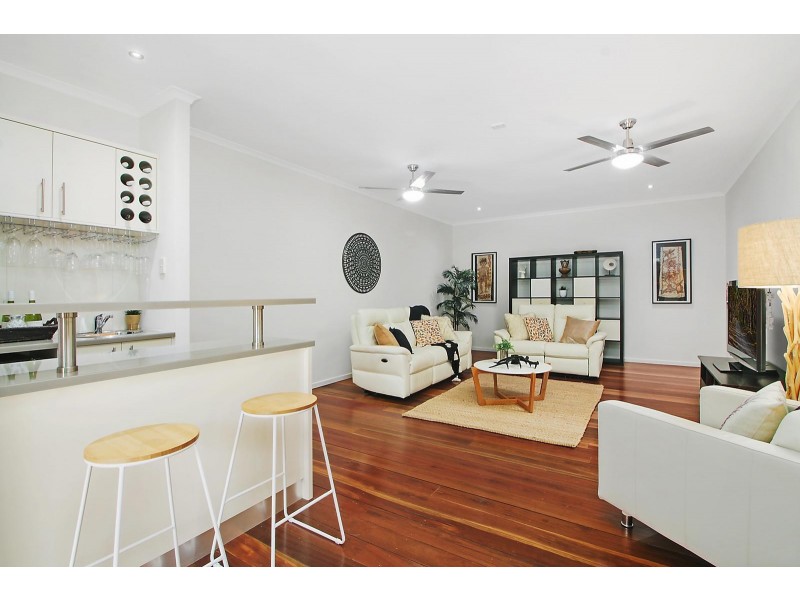 30 Woodtop Court, Ferny Hills QLD 4055