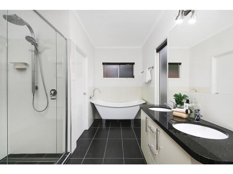 30 Woodtop Court, Ferny Hills QLD 4055