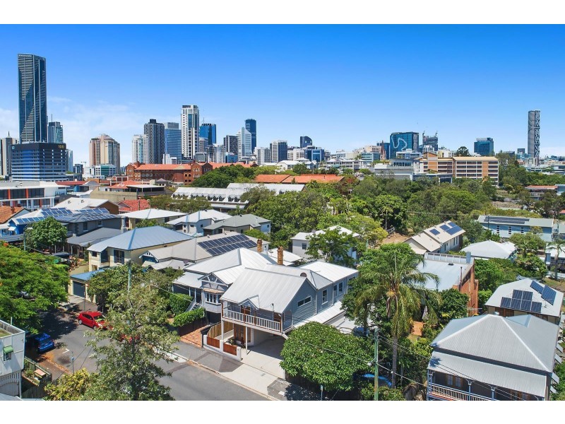 60 Kennigo Street, Spring Hill QLD 4000