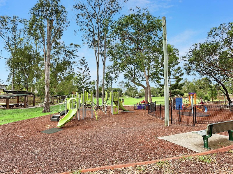 12 Arilpa Crescent, Ferny Hills QLD 4055