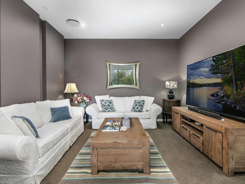 28 Ruth Miller Close, Fig Tree Pocket QLD 4069