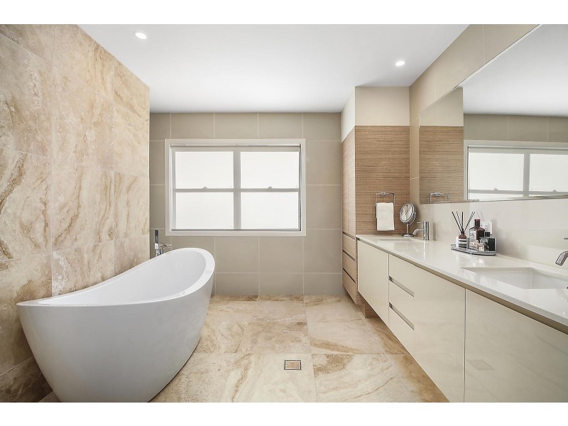 28 Ruth Miller Close, Fig Tree Pocket QLD 4069