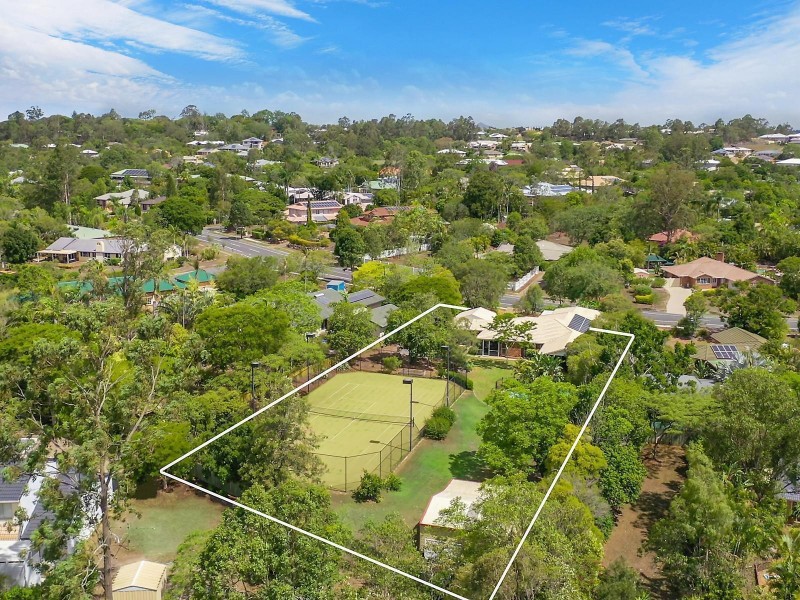 67 Pioneer Crescent, Bellbowrie QLD 4070