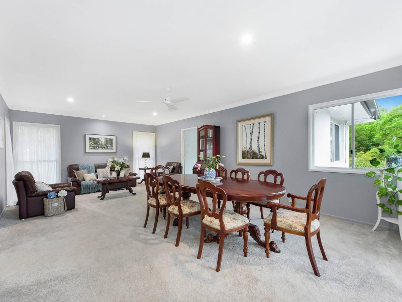 32 Binyara Street, Chapel Hill QLD 4069