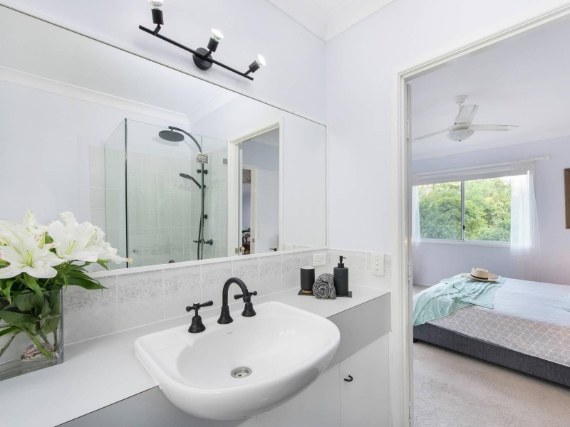 32 Binyara Street, Chapel Hill QLD 4069