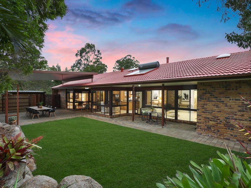 23 Fuelling Street, Chapel Hill QLD 4069