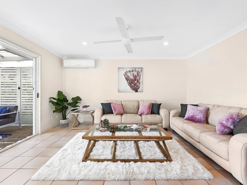 17 Woodfield Court, Ferny Hills QLD 4055