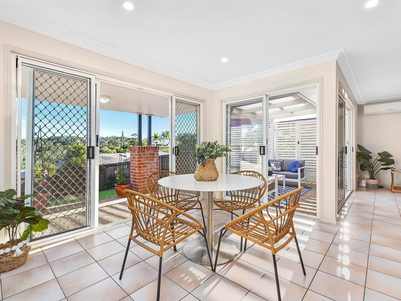 17 Woodfield Court, Ferny Hills QLD 4055