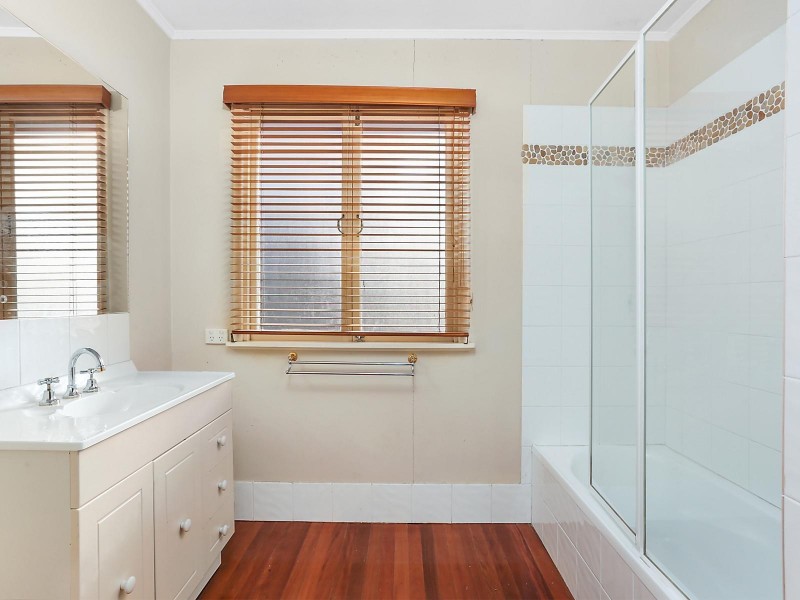 42 Patricks Road, Arana Hills QLD 4054