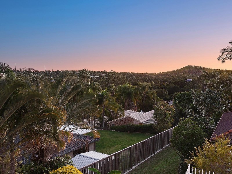 7 Brookvale Close, Kenmore Hills QLD 4069