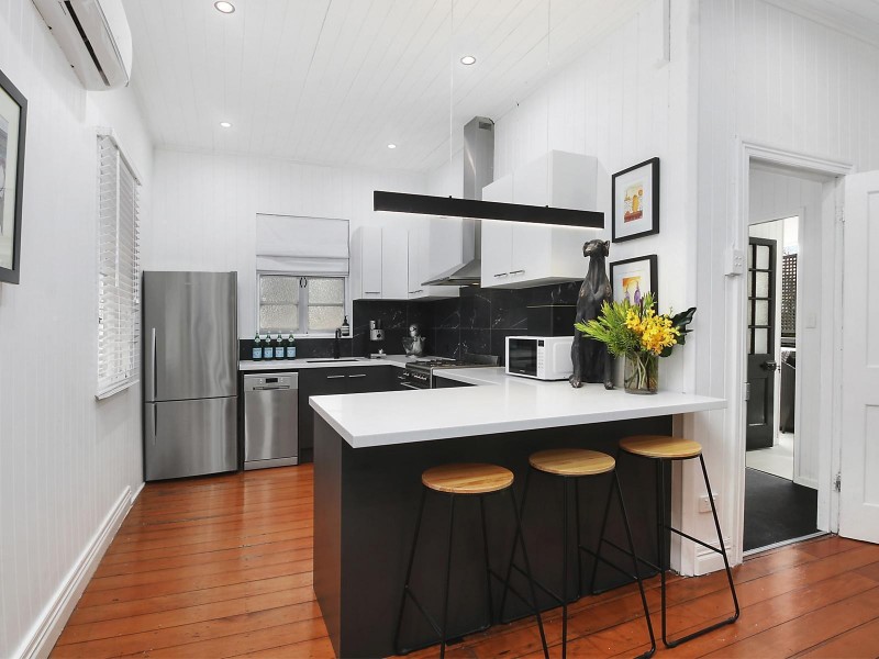 14 Robert Street, Spring Hill QLD 4000