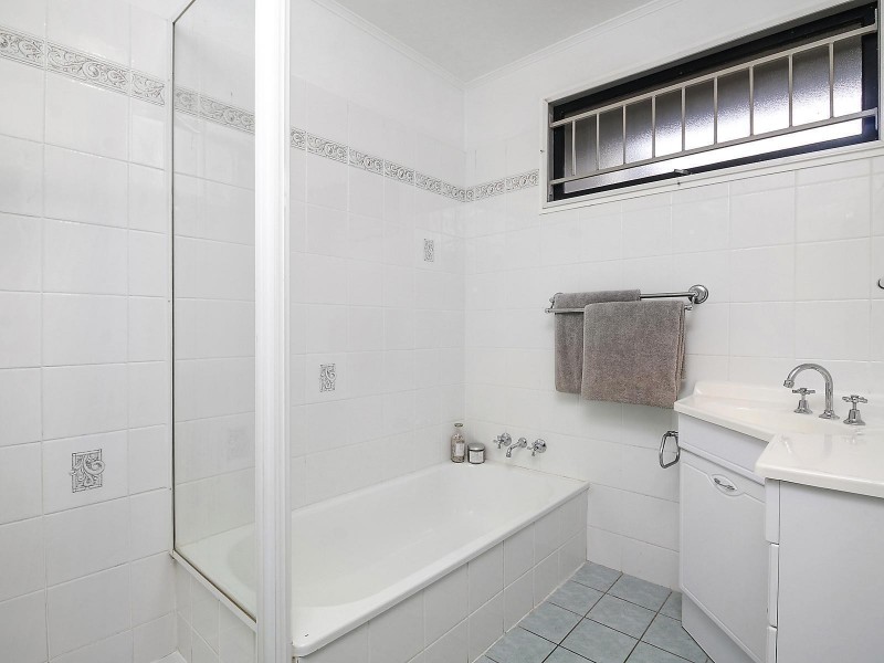 27 Conlo Crescent, Ferny Hills QLD 4055